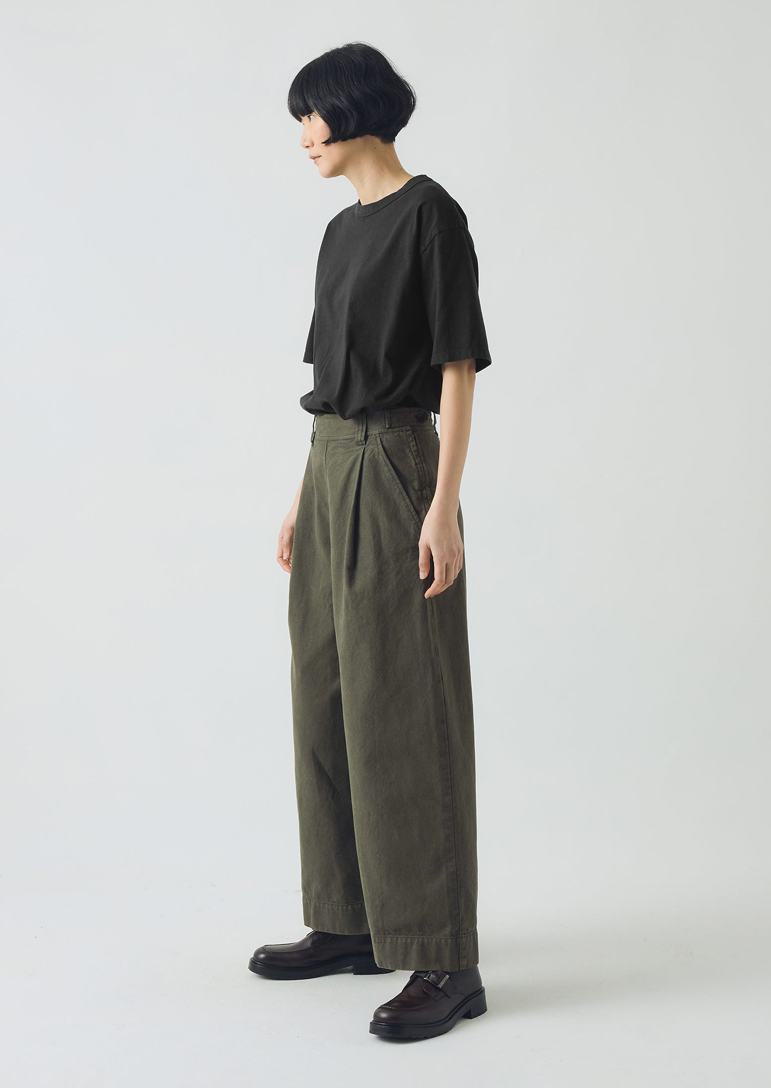 Cotton Canvas Pleat Front Trousers | Dark Olive