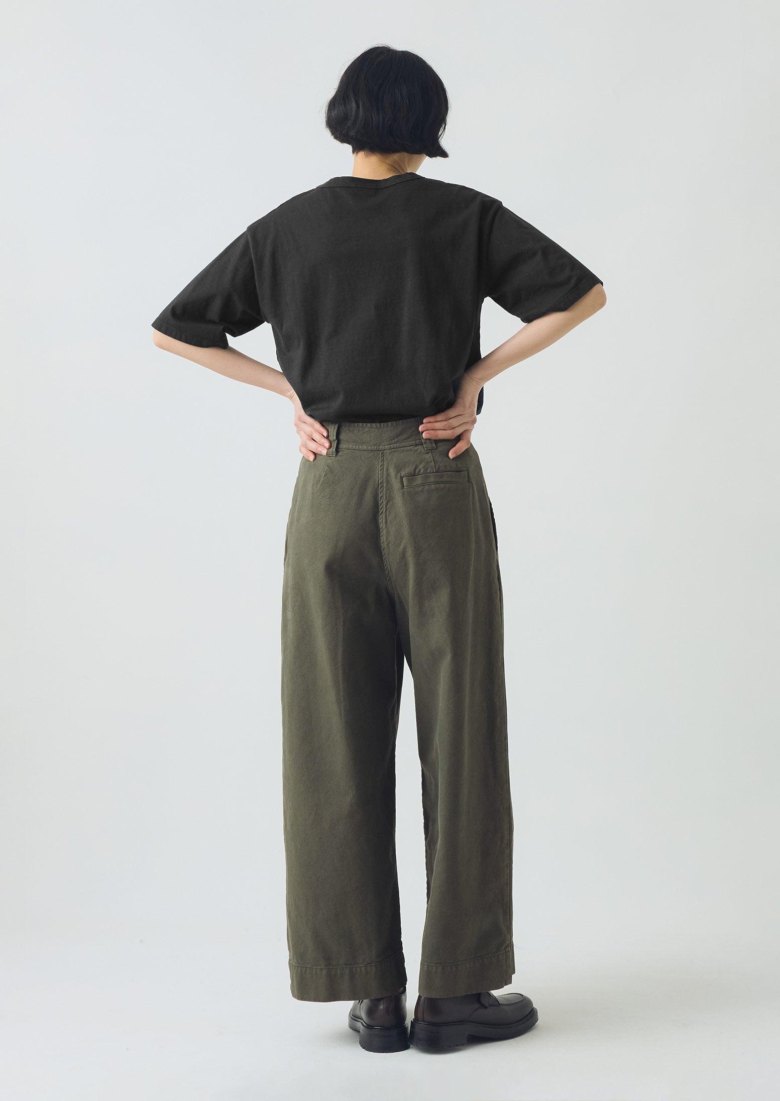Cotton Canvas Pleat Front Trousers | Dark Olive